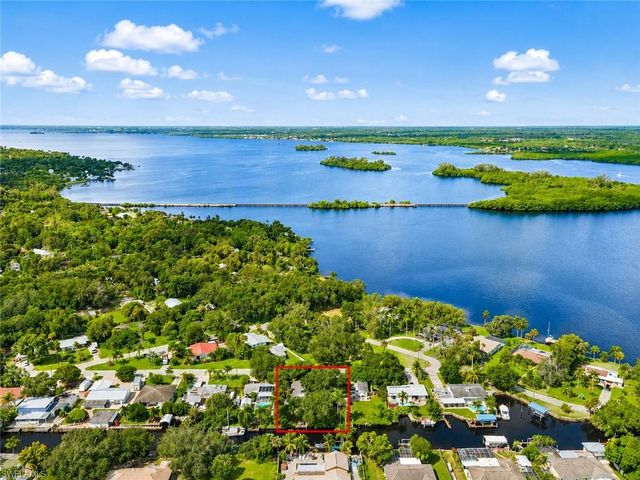 209 Kingston DR, Fort Myers, FL 33905