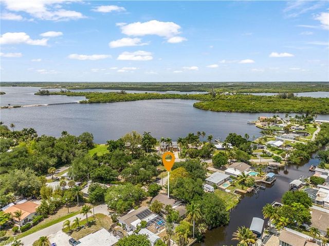 209 Kingston DR, Fort Myers, FL 33905