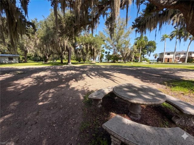 209 Kingston DR, Fort Myers, FL 33905