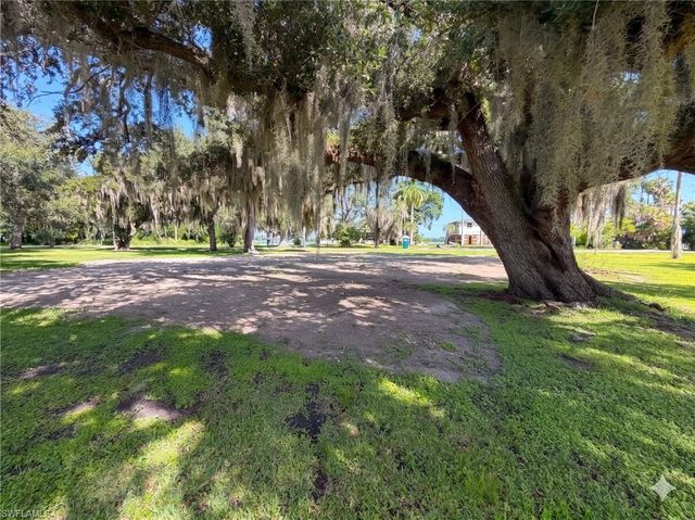 209 Kingston DR, Fort Myers, FL 33905