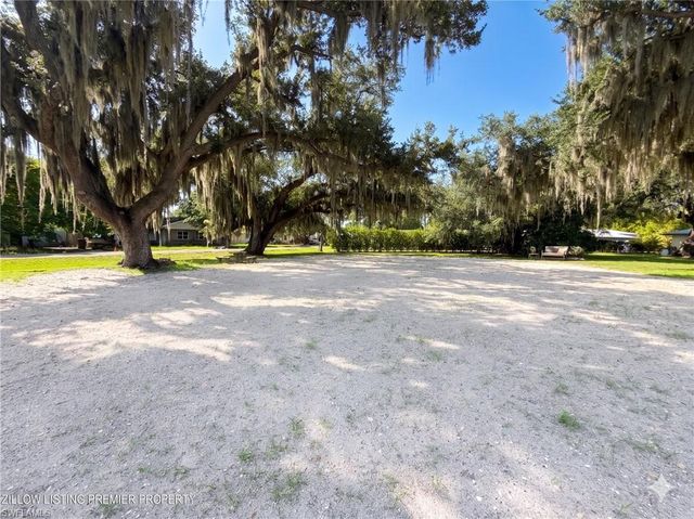 209 Kingston DR, Fort Myers, FL 33905