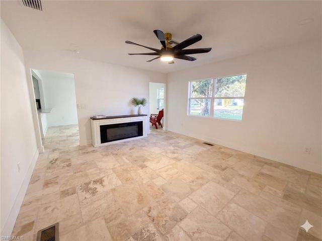 209 Kingston DR, Fort Myers, FL 33905