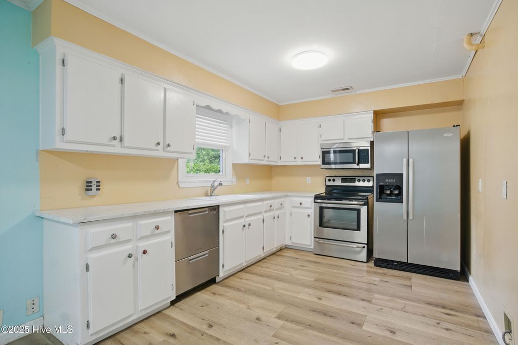 165 Launch Landing Road, Moyock, NC 27958