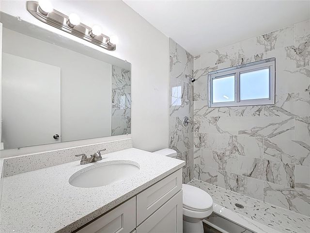 819 HELMSMAN WAY, Palm Harbor, FL 34685