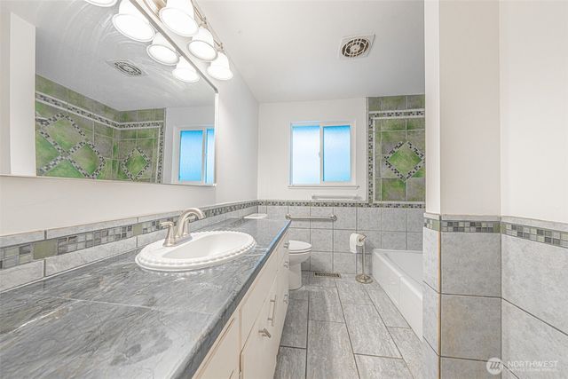 2011 E 70th Street, Tacoma, WA 98404