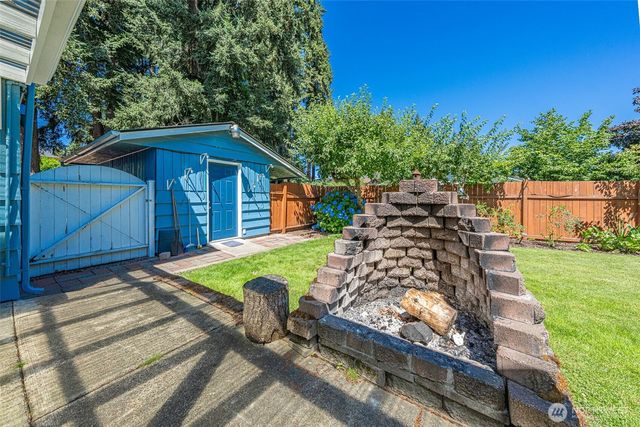 2011 E 70th Street, Tacoma, WA 98404