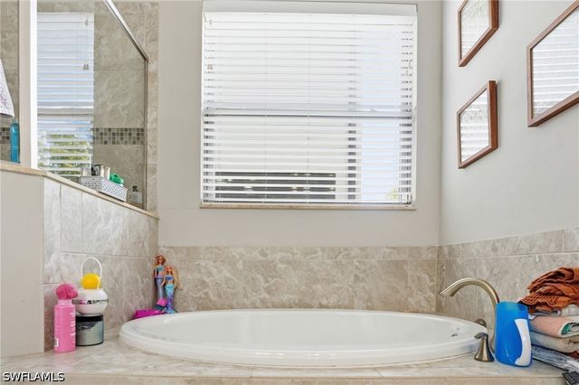 16329 Aberdeen WAY, Naples, FL 34110