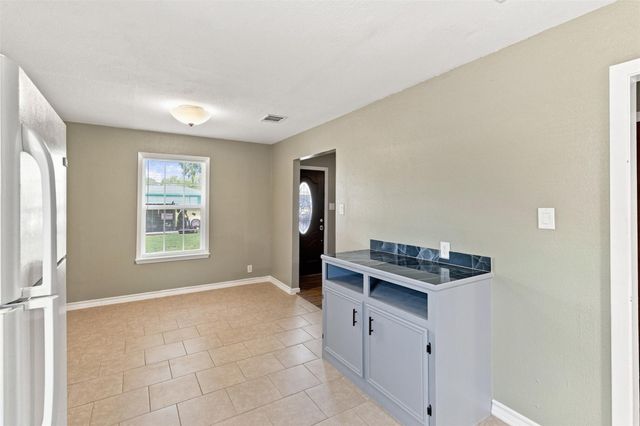 2213 17th Avenue N, Texas City, TX 77590