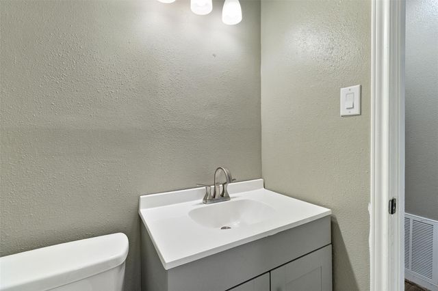 2213 17th Avenue N, Texas City, TX 77590