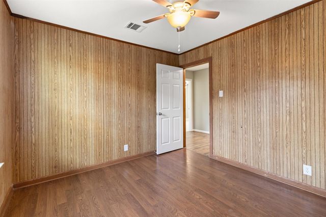 2213 17th Avenue N, Texas City, TX 77590