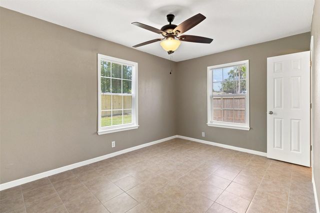2213 17th Avenue N, Texas City, TX 77590