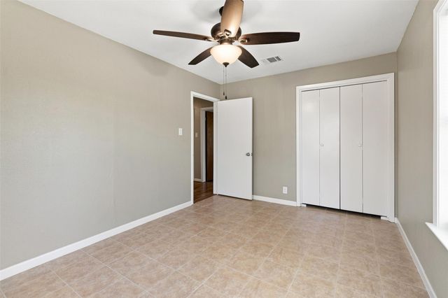 2213 17th Avenue N, Texas City, TX 77590