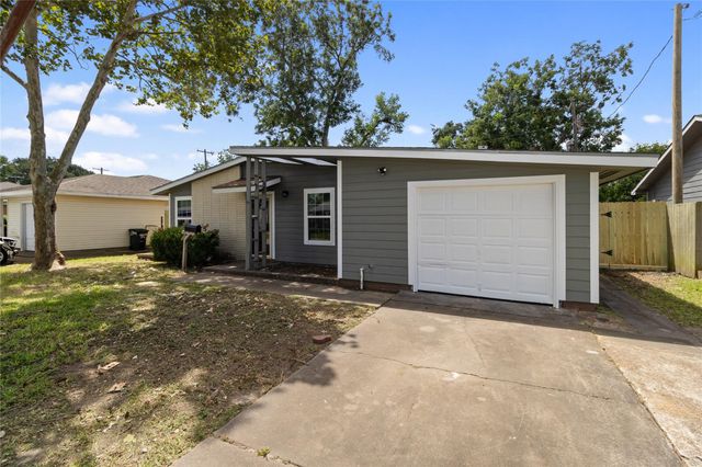 2213 17th Avenue N, Texas City, TX 77590