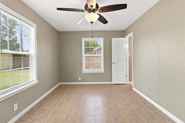 2213 17th Avenue N, Texas City, TX 77590