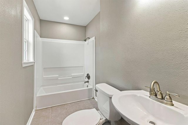 2213 17th Avenue N, Texas City, TX 77590
