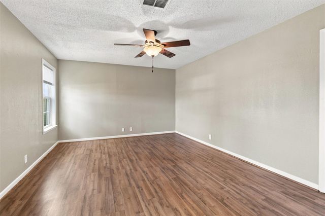 2213 17th Avenue N, Texas City, TX 77590