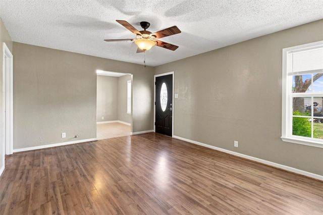2213 17th Avenue N, Texas City, TX 77590
