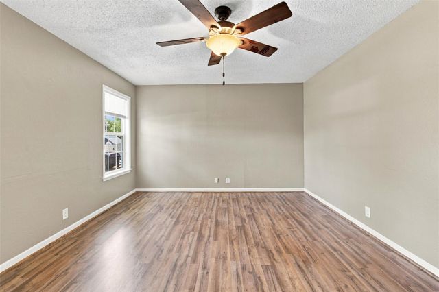 2213 17th Avenue N, Texas City, TX 77590