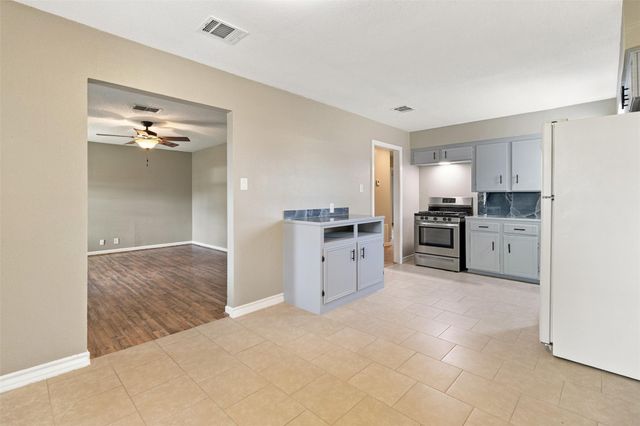 2213 17th Avenue N, Texas City, TX 77590