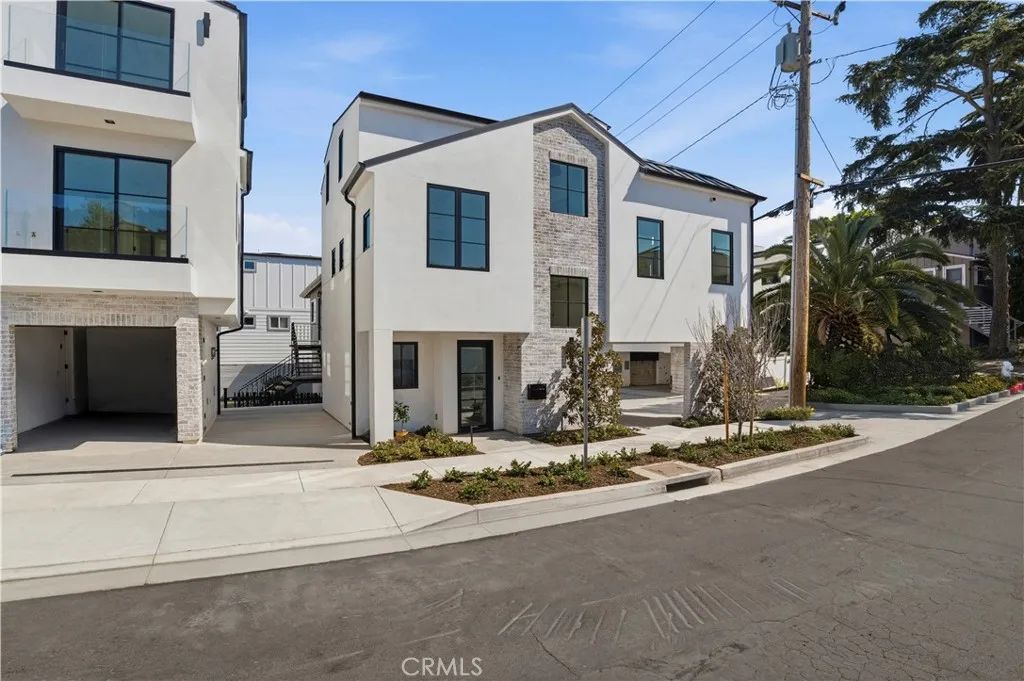 700 Iris, Corona Del Mar, CA 92625