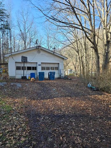 60 Dorothy Lane, Hyden, KY 41749