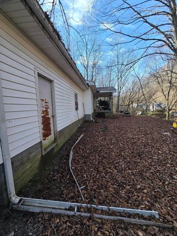 60 Dorothy Lane, Hyden, KY 41749