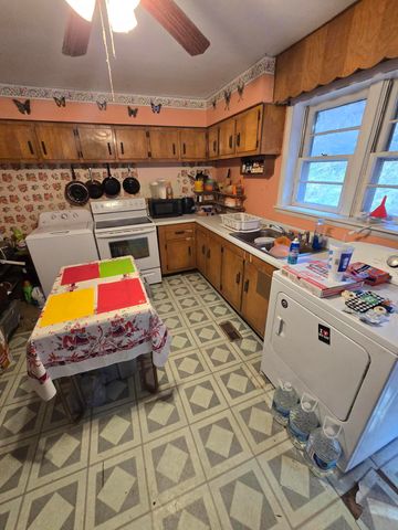 60 Dorothy Lane, Hyden, KY 41749