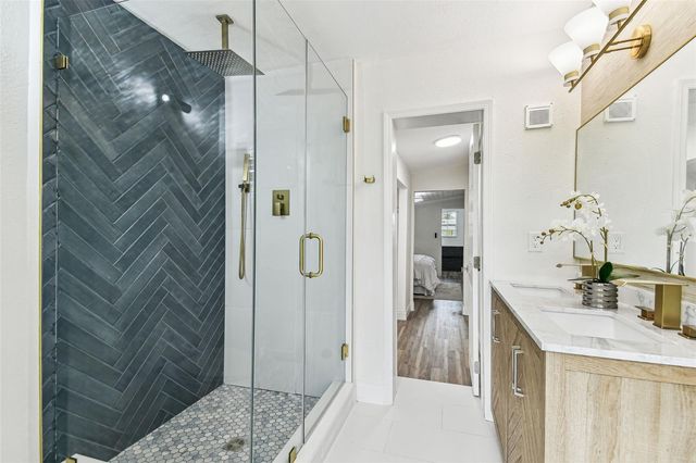8703 DRIFTWOOD DRIVE, Tampa, FL 33615