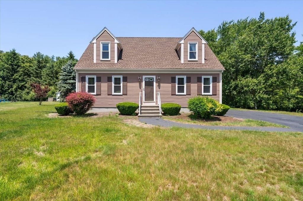 85 Meadow Brook Lane, Taunton, MA 02780