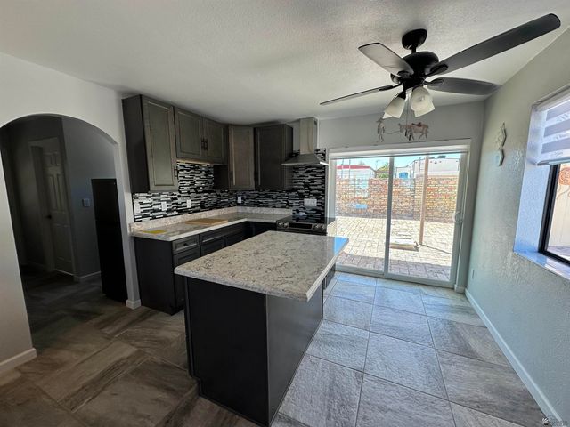 13727 E 49 St, Yuma, AZ 85367