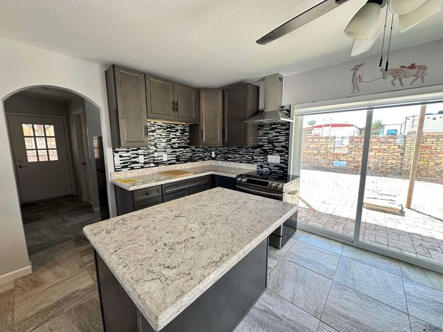 13727 E 49 St, Yuma, AZ 85367
