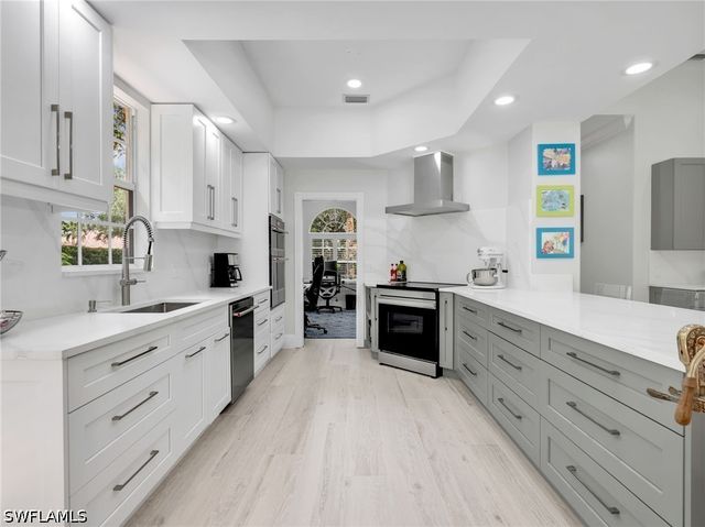 5902 Bermuda LN, Naples, FL 34119