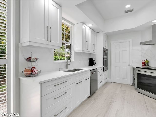 5902 Bermuda LN, Naples, FL 34119