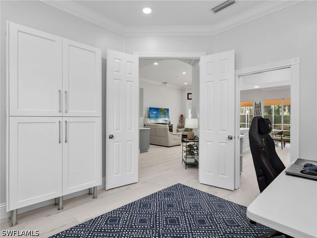 5902 Bermuda LN, Naples, FL 34119