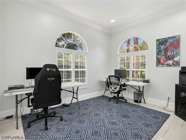 5902 Bermuda LN, Naples, FL 34119