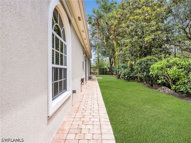 5902 Bermuda LN, Naples, FL 34119