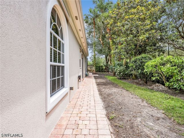 5902 Bermuda LN, Naples, FL 34119