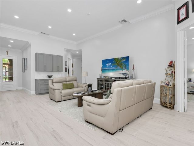 5902 Bermuda LN, Naples, FL 34119