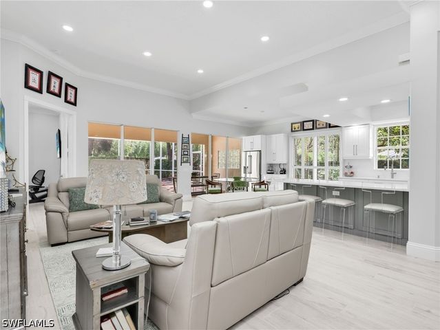 5902 Bermuda LN, Naples, FL 34119