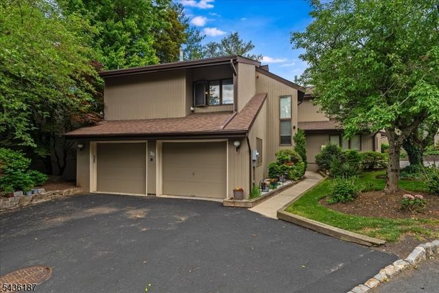 35 Indian Run, Watchung Boro, NJ 07069