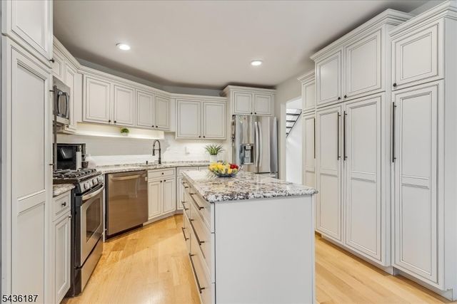 35 Indian Run, Watchung Boro, NJ 07069