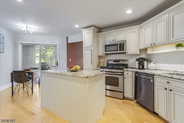 35 Indian Run, Watchung Boro, NJ 07069