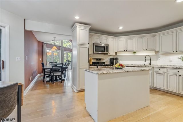 35 Indian Run, Watchung Boro, NJ 07069
