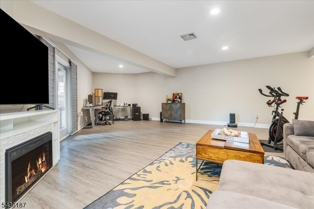 35 Indian Run, Watchung Boro, NJ 07069