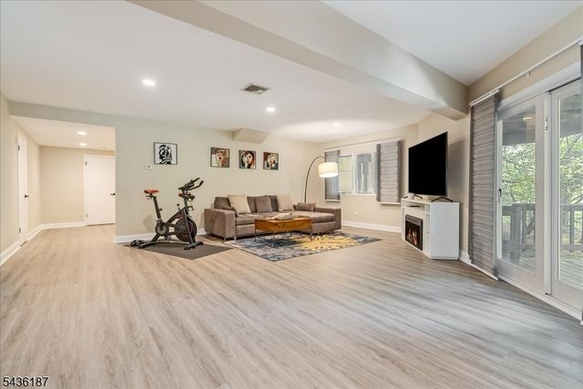 35 Indian Run, Watchung Boro, NJ 07069