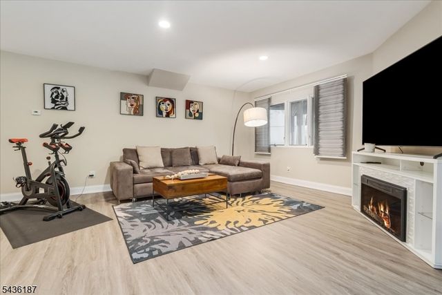 35 Indian Run, Watchung Boro, NJ 07069