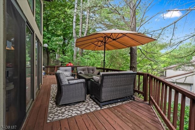 35 Indian Run, Watchung Boro, NJ 07069