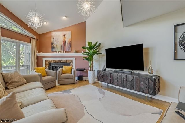 35 Indian Run, Watchung Boro, NJ 07069