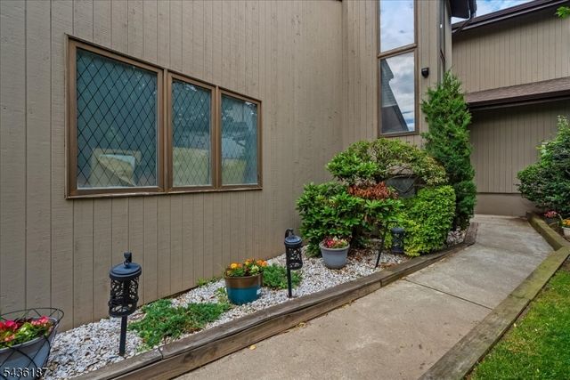 35 Indian Run, Watchung Boro, NJ 07069