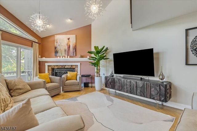 35 Indian Run, Watchung Boro, NJ 07069